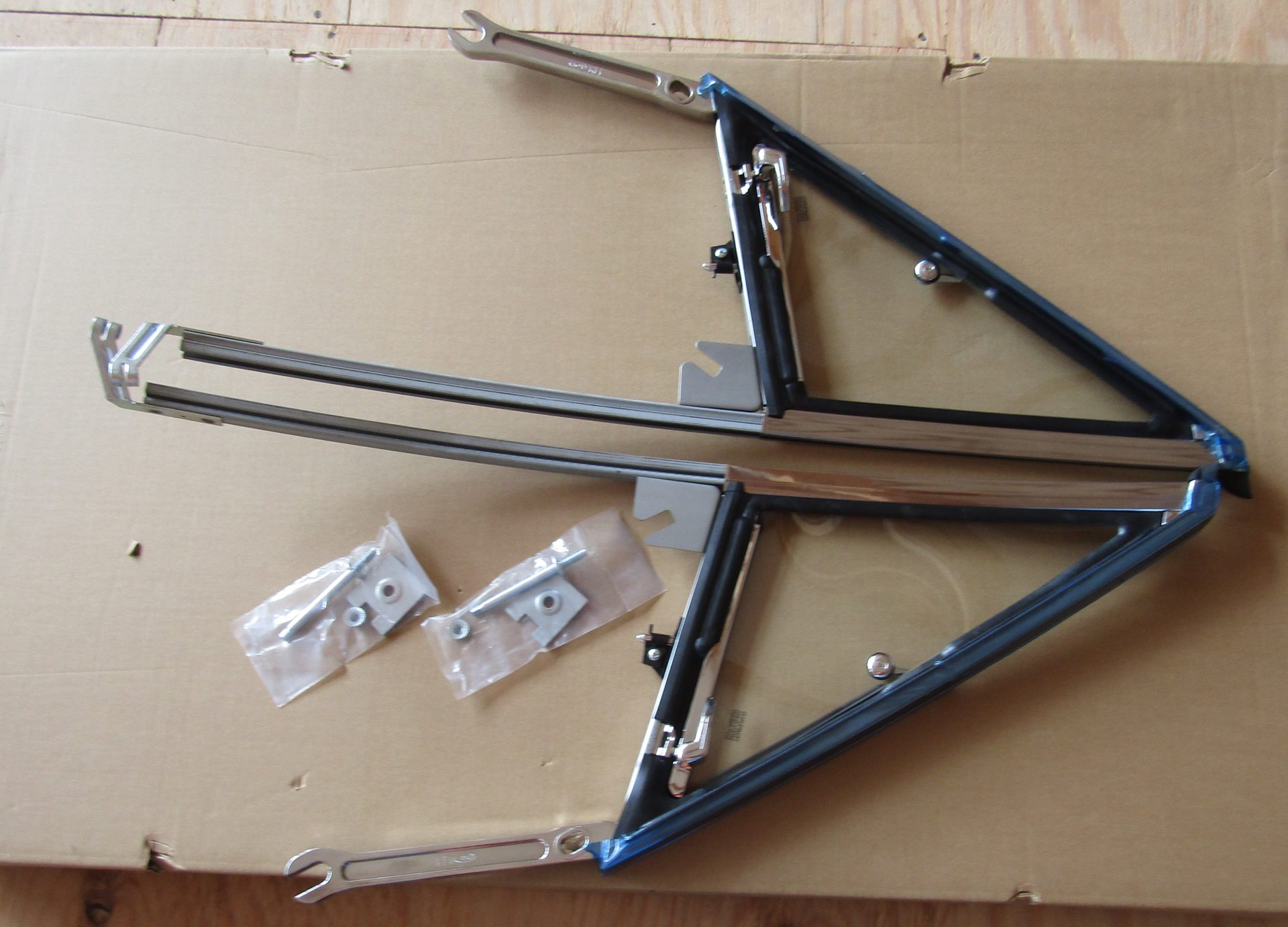 Vent Window Assemblies 6870 BBody CHBVNT689P Vans Auto