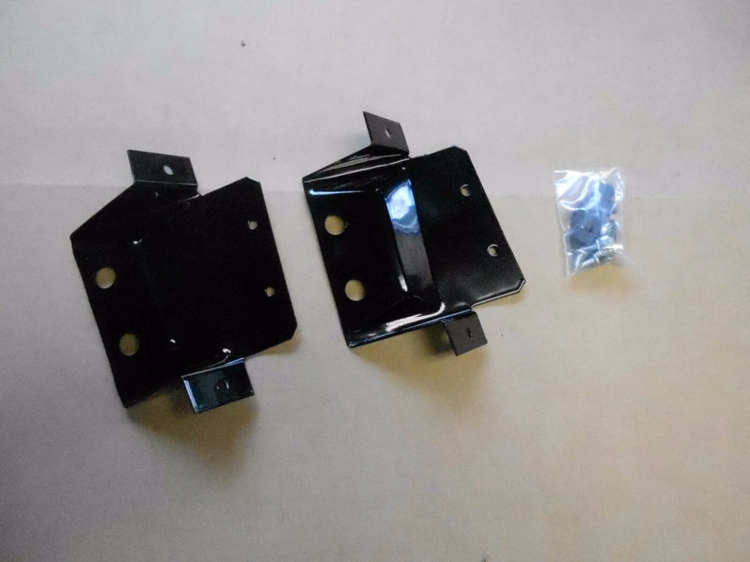 7076 Dart, Swinger, Spoiler Mounting Brackets Pair CHASMB01 Vans Auto